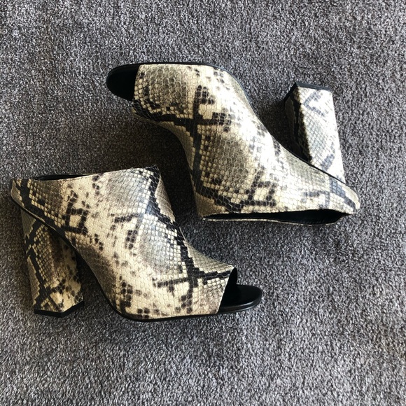 New leather heels - Picture 2 of 2